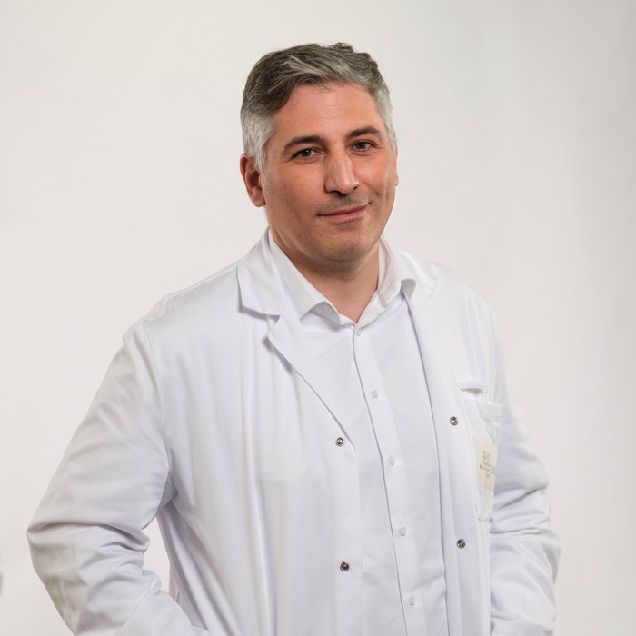 Prim. Priv.-Doz. Dr. Georgios Koulaxouzidis, Vorstand der Abteilung Plastische Chirurgie am Ordensklinikum Linz Barmherzige Schwestern