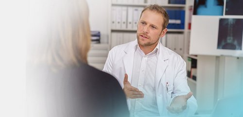 Die Mitarbeiterinnen unserer Patientenservicestelle unterstützen Sie kompetent und schnell, kostenlos und unbürokratisch.