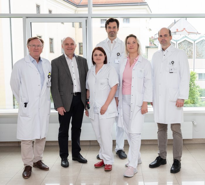 v.l.n.r. Dr. Michael Girschikofsky, Rudolf Brettbacher, DGKP Christa Pfleger, Prim. Priv.- Doz. Dr. Daniel Cejka, Tamara Holzinger-Hammer, BScN; Prim. Prof. Dr. Matthias Biebl