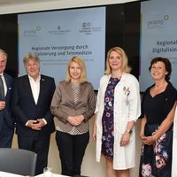 Mag. Karl Lehner, MBA, Mag. Raimund Kaplinger, Mag.a Christine Haberlander, OÄ Dr.in Birgit Weindl, DGKPin Eva-Maria Ecker, MSc., Prim. Univ.-Prof. Dr. Norbert Sepp Gruppenfoto mit Frau Mag. Haberlander