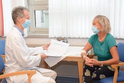 Krebspatientin Speiseröhrenkrebs mit Prof. Geinitz, Ordensklinikum