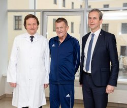 Prim. Univ.-Prof. Dr. Andreas Petzer - Patient Walter Fischler - Dr. Stefan Meusburger