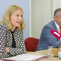 Frau Haberlander bei der Pressekonferenz