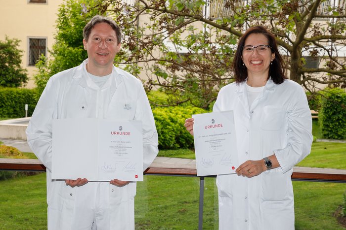 v.l.n.r.:  OA Dr. Rainer Hartl, Institut für Hygiene, Mikrobiologie und Tropenmedizin, OÄ Dr.in Marija Geroldinger-Simic, Abteilung Dermatologie