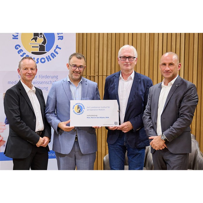 Gruppenfoto Eröffnung Landstein Institut