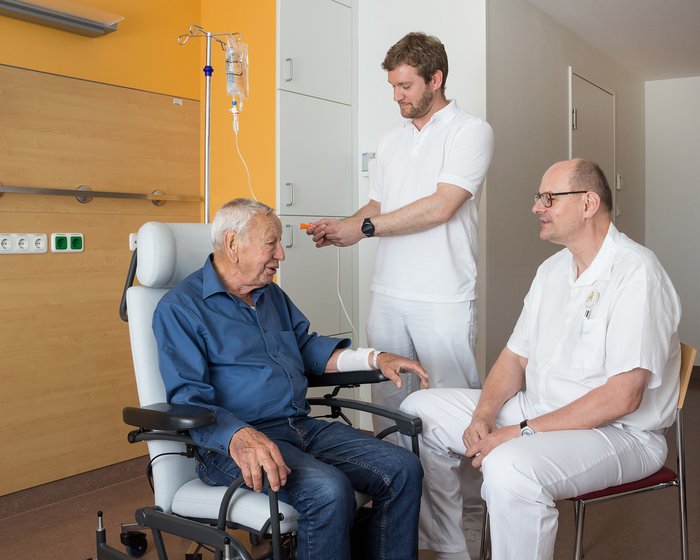 Patient mit Dr. Wipplinger und OA Dr. Kehrer