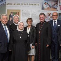 Gruppenfoto zur Ausstellung Geschichte der Barmherzigen Schwestern