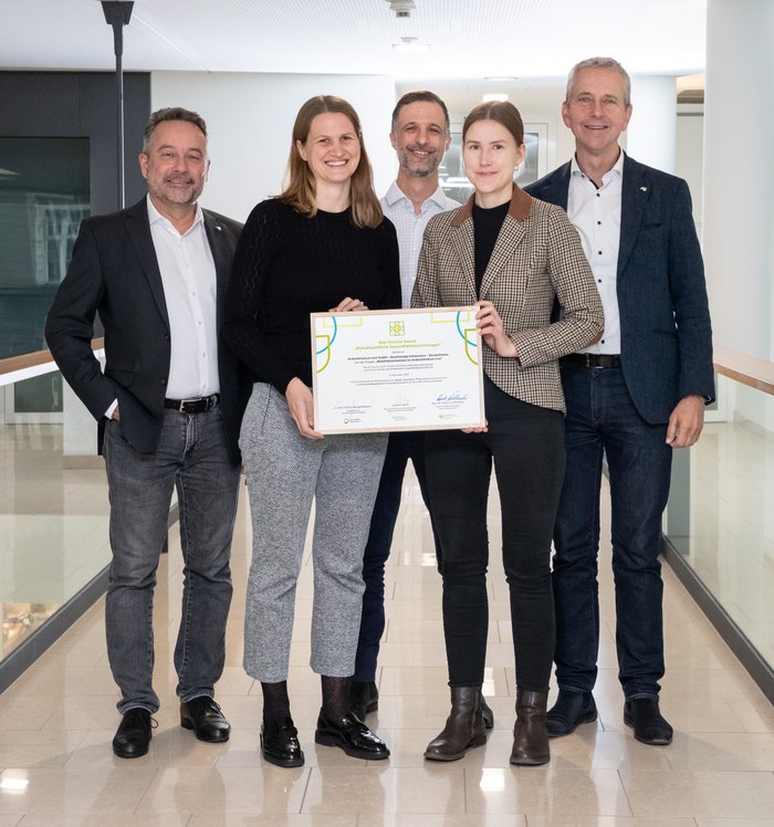 Geschäftsführer MMag. Walter Kneidinger, Mitglied „Netzwerk Mobilität“ MMag.a Regina Schuhmann, Leiter „Netzwerk Mobilität“ Ing. Andreas Füreder, MA, Umweltmanagerin Helene Großauer, MSc, Geschäftsführer Dr. Stefan Meusburger, MSc